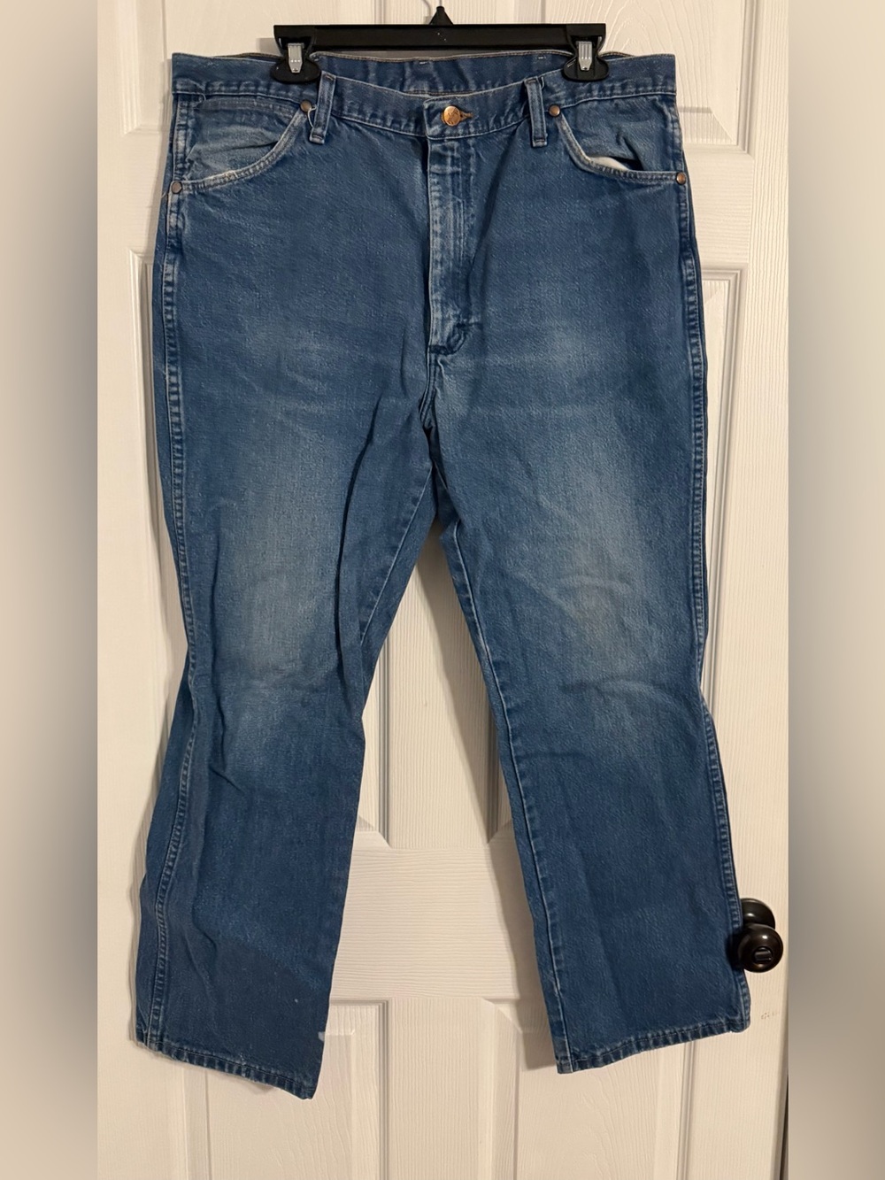 Wrangler Men’s Blue Jeans Size 38x30 Medium Wash